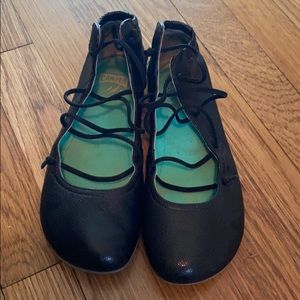 Camper Peu black flats